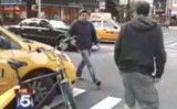 VIDEO: Soferii din New York se bat in intersectii din centrul orasului15934