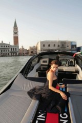 Fotomodelul roman Catrinel este imaginea Lancia14258