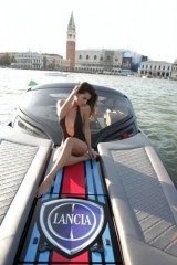 Fotomodelul roman Catrinel este imaginea Lancia14259