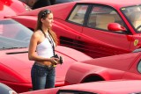 Ferrari Testarossa, atractie pentru femei13069