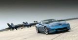 VIDEO: Corvette ZR1 se intrece cu un avion de vanatoare12162