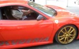 VIDEO: Proprietarul unui Ferrari nu stie sa-si conduca masina11182