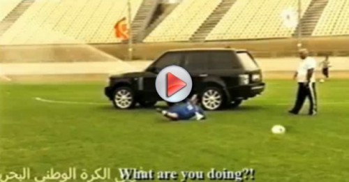 Video: Un portar din Bahrain apara masina antrenorului10621