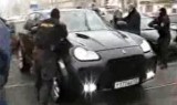 VIDEO: Trupele rusesti ataca un Porsche Cayenne9839