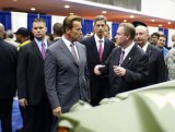 Arnold Schwarzenegger isi mai ia un Hummer?9704