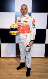 Lewis Hamilton ajunge statuie7810