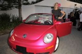 VW Beetle roz, promovat de Heidi Klum7319