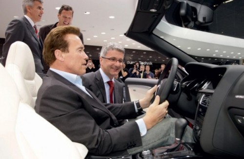 Arnold Schwarzenegger a vizitat Salonul Auto de la Geneva6677