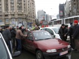 Taxa auto: sute de oameni in strada in Capitala3633