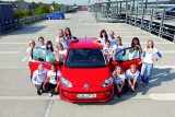16 persoane in VW Up!
