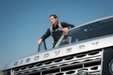 Bear Grylls devine ambasador global Land Rover