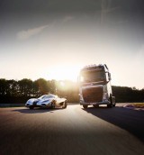 Volvo FH vs. Koenigsegg One:1
