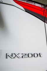Noul Lexus NX200t se alătură NX300h