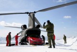 VIDEO: Ferrari transporta noul FF cu un elicopter Chinook44113