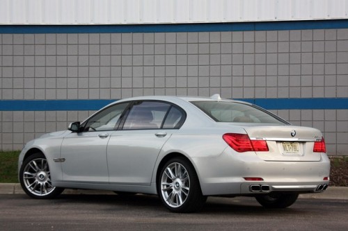 Hotii au furat un BMW Seria 7 la Detroit 2011!39521