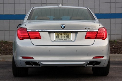 Hotii au furat un BMW Seria 7 la Detroit 2011!39526