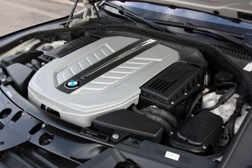 Hotii au furat un BMW Seria 7 la Detroit 2011!39545
