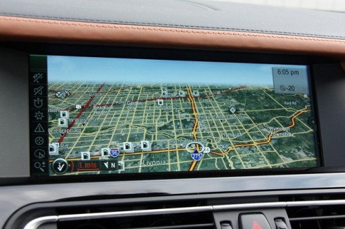 Hotii au furat un BMW Seria 7 la Detroit 2011!39557