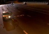 VIDEO: Un politist sare intr-o masina de frica unei haite de lupi34553