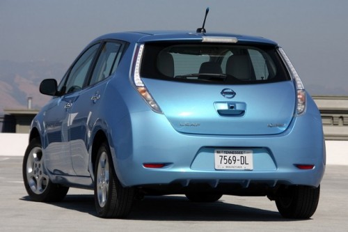Nissan intentioneaza sa ofere vehicule, cu imprumut, proprietarilor de Leaf33939