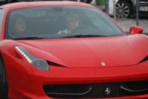 Romanii cumpara anual 25 de masini Ferrari