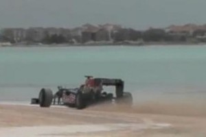 VIDEO: Red Bull aduce Formula 1 pe plaja