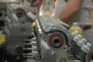 VIDEO: Productia motorului si sasiului Daciei Duster