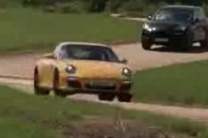 VIDEO: Porsche 911 vs Cayenne Turbo
