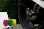 VIDEO: O motocicleta Aprilia incearca sa picteze