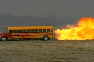 VIDEO: Autobuzul scolii prinde 563 km/h!