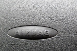 Airbag-uri defecte la 134 mii de Infiniti