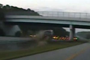 VIDEO: Accident la 160 km/h pe autostrada!