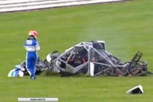 VIDEO: Accident teribil cu un Megane la Silverstone