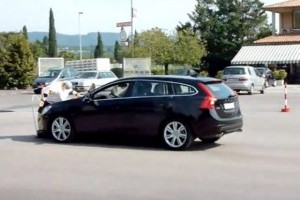 VIDEO: Sistemul Volvo Auto Brake greseste din nou!