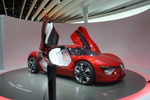 PARIS LIVE: Standul Renault cu cel mai tare concept de la Paris - DeZir