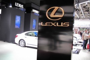 PARIS LIVE: Standul Lexus
