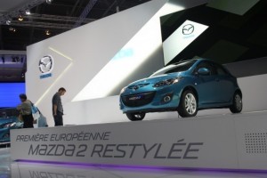 PARIS LIVE: Standul Mazda prezinta noul Mazda2 facelift