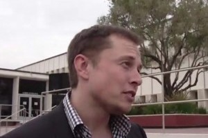 VIDEO: Elon Musk critica subtil tehnologia hibrida