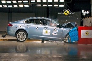 Jaguar va imbunatati gradul de siguranta al modelului XF