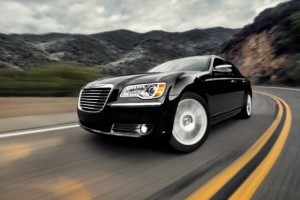 GALERIE FOTO: Noi imagini cu modelul Chrysler 300!