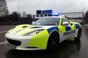Lotus Evora imbraca uniforma de politie