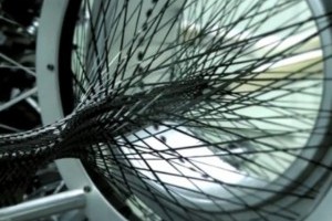 VIDEO: Lexus prezinta noua tehnologie de tesut fibra de carbon