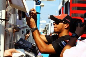 Hamilton acuza Toro Rosso de sprijin pentru Red Bull