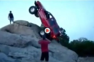 VIDEO: Cum poţi să te caţeri cu maşina pe munte