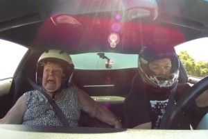 VIDEO: Cum ar reactiona mama ta daca ai plimba-o cu o Corvette Z06?