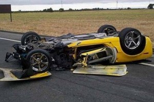 Un Corvette Grand Sport decapotabil distrus intr-un accident oribil