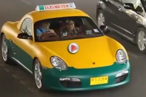 VIDEO: Taxi Porsche Boxter  ia prin surprindere Bangkokul