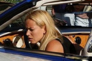 O blonda la volanului unui Bentley a lovit patru masini scumpe in Monaco