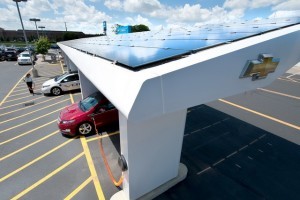 Chevrolet foloseste energia solara pentru a-si incarca masinile