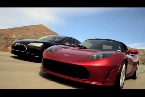 VIDEO: Tesla Model S si Roadster pe sosea